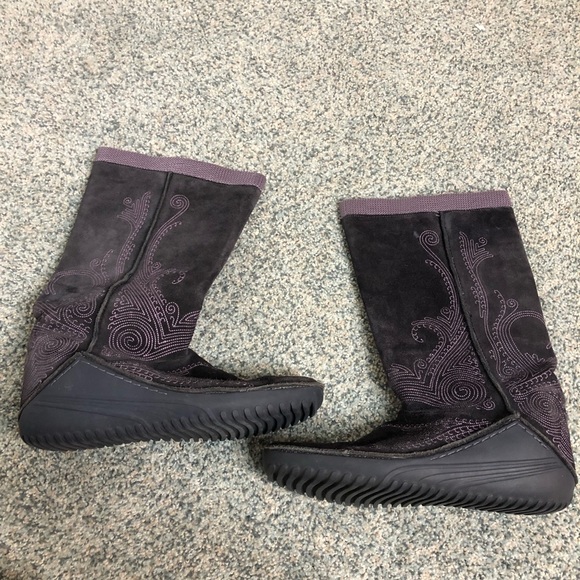 Puma Monsoon Embroidered Suede Boots 